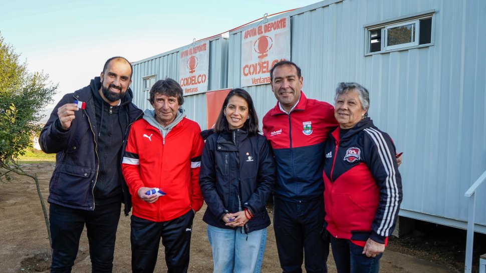 Codelco Ventanas y Club La Chocota inauguraron camarines para la práctica deportiva de niños y niñas