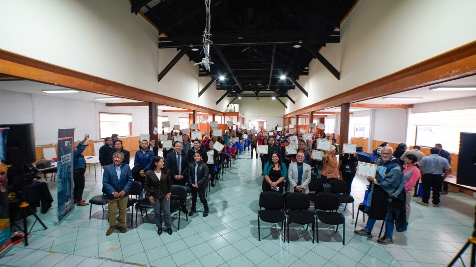 Más de 100 vecinos y vecinas se capacitaron en programas formativos de Codelco Ventanas
