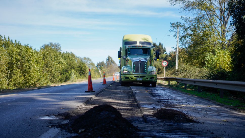 Realizan pruebas para validar el reemplazo de áridos del río por escoria de cobre en la Ruta F 30 E