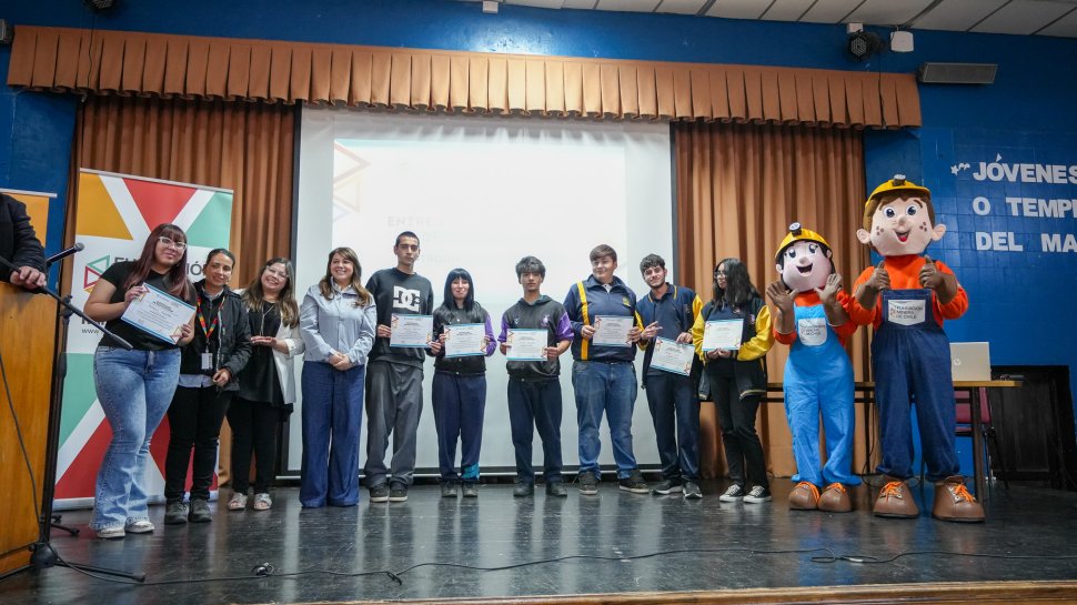 Escolares de Quintero y Puchuncaví aprendieron sobre el cobre gracias a la Fundación Minera de Chile y Codelco Ventanas