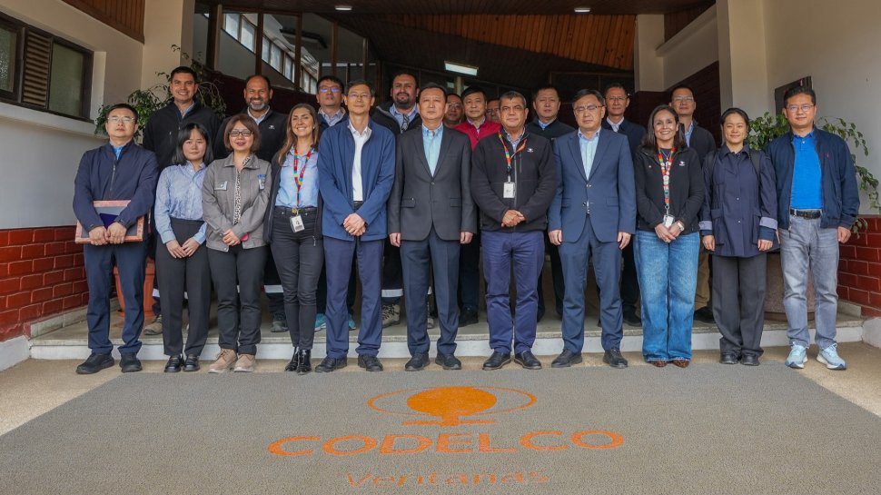 Delegación china visita Codelco Ventanas para explorar oportunidades de colaboración con la División